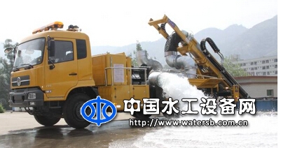 “龍吸水”3000大流量排水搶險(xiǎn)車(chē)（后單橋式）